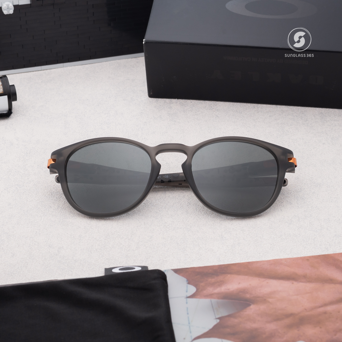 OAKLEY LATCH(A) OO9349-50 Matte Grey Smoke