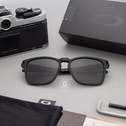 Oakley OO9358-13 MATTE BLACK Prizm Grey