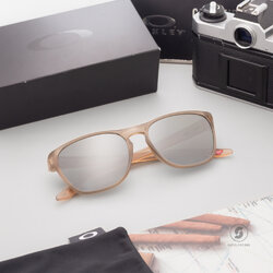 OAKLEY MANORBURN OO9479-17 Transparent Brown Polarized