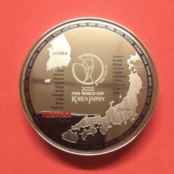 ของสะสม นาฬิกาตั้งโต๊ะ TOSHIBA Official IT Partner ที่ระลึกการแข่งขันฟุตบอลโลก 2002 (2002 FIFA World Cup Korea / Japan) รุ่น Limited Edition ผลิตเพียง 50 เรือน ขนาดกว้าง 7.2 เซน พร้อมกล่องเดิม