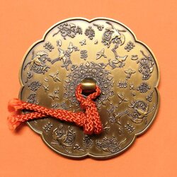 ที่ทับกระดาษ ลายนกฟินิกซ์ และนกกระเรียน ที่ระลึกครบรอบ 100 ปี การก่อตั้งเมืองนารา ประเทศญี่ปุ่น เนื้อโลหะ ขนาด 6.4 เซน พร้อมกล่องกำมะหยี่