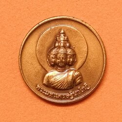 เหรียญกลมเล็ก ขนาด 1.5 เซน พระมหาเศรษฐีนวโกฎิ เสาร์ 5 มหาเศรษฐี มหามงคลในรอบ 100 ปี อาจารย์ ลักษณ์ เรขานิเทศ สถาบันพยากรณ์ศาสตร์ จัดสร้างปี 2553 เนื้อทองแดงรมดำ