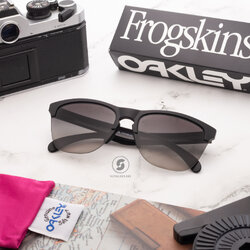 OAKLEY OO9374-49 Frogskins Lite Prizm Black