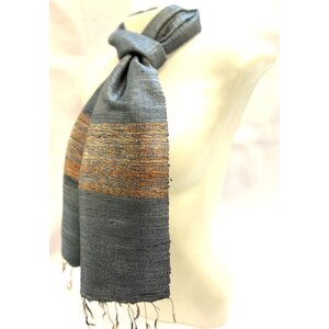 ผ้าพันคอสายฝนปลายผืนผ้า ไหมแท้เหมาะเป็นของขวัญ ของฝากทุกเทศกาล ผลิตภัณฑ์ชุมชน