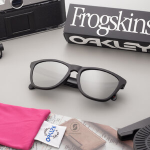 Oakley Frogskin OO9245-87 Polarized Prizm Matte Black
