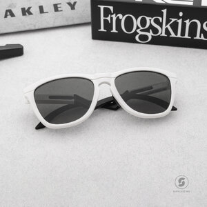 OAKLEY Frogskins Hybrid OO9289-08 Matte White Prizm Grey