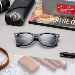 Ray Ban Wayfarer RB2140F 601S/R5 Matte Black Light Grey
