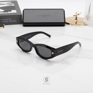 แว่นกันแดด Givenchy GV40062I 01A