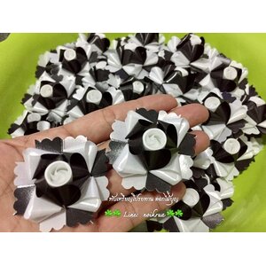 ดอกรักขาวดำ เหรียญโปรยทาน