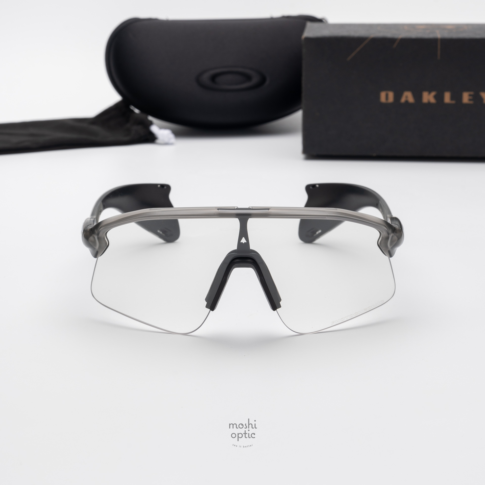 OAKLEY STUNT DEVIL OO9517-08 Grey Ink Clear to Black Iridium Photochromic
