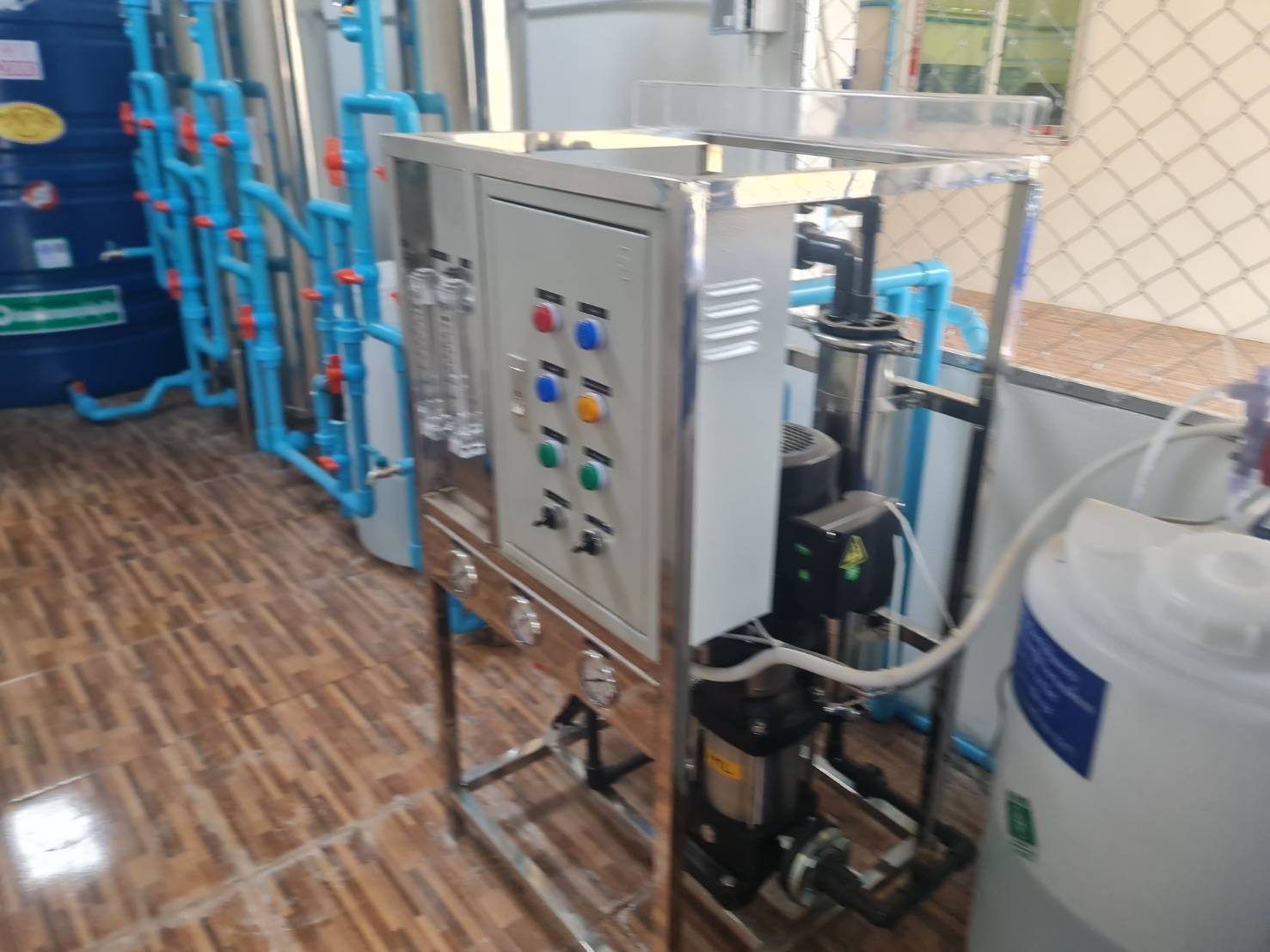 เครื่องกรองน้ำระบบ Reverse Osmosis (RO) ขนาดอุตสาหกรรม กำลังการผลิต 3,000 ลิตรต่อวัน (รุ่น 3Q2)