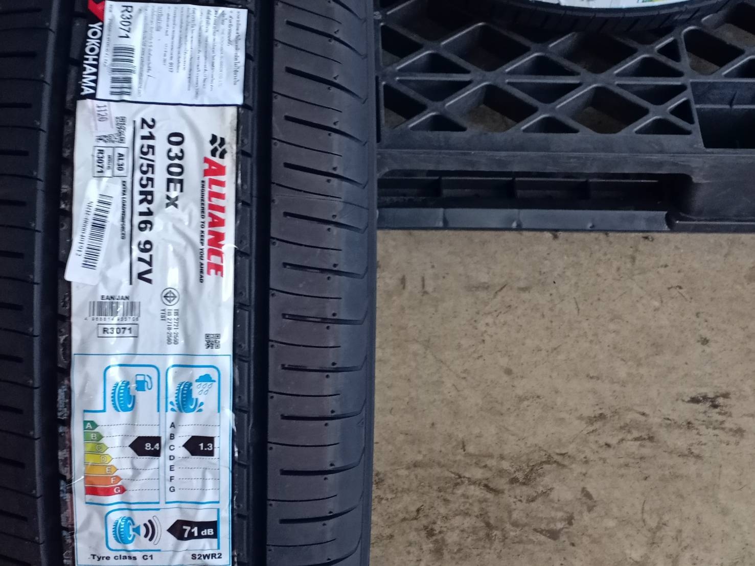 YOKOHAMA ALLIANCE 030EX 215/55R16 97V JAPAN