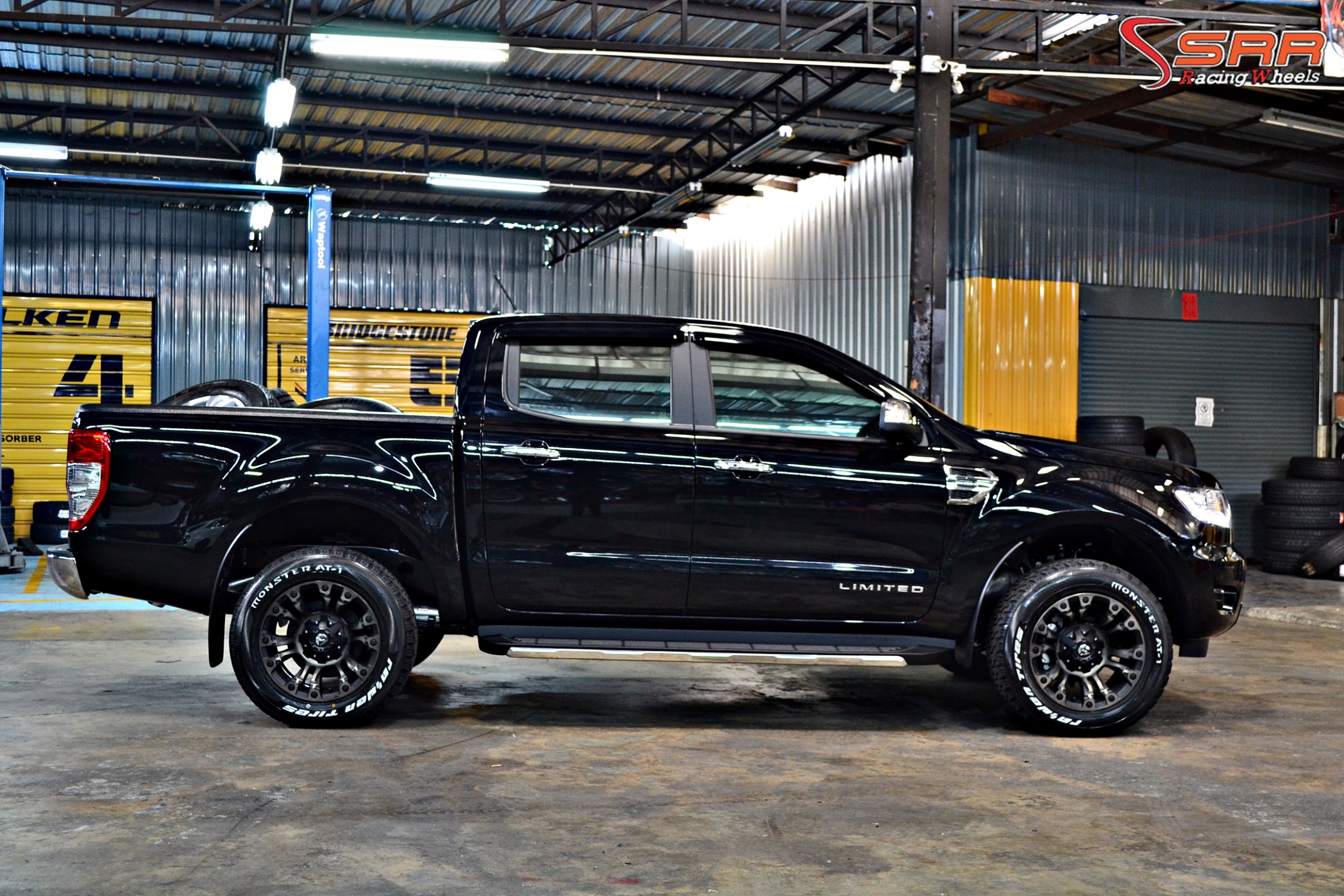 ล้อแท้ FUEL VAPOR ขอบ18 สุดยอดล้อ OFF ROAD