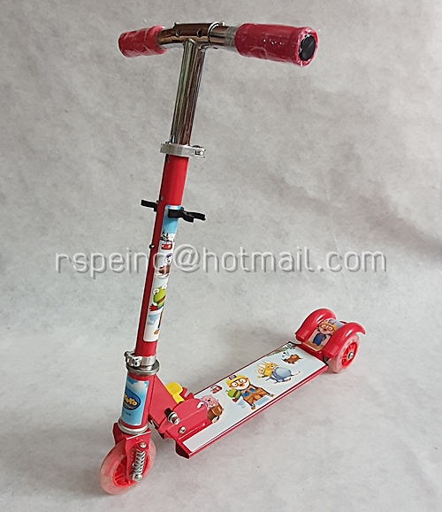 สกู๊ตเตอร์อลูมิเนียม 3 ล้อมีไฟพับได้ ลายเพนกวินน้อยโปโรโร่ PORORO The Little Penguin Folding Aluminium Scooter