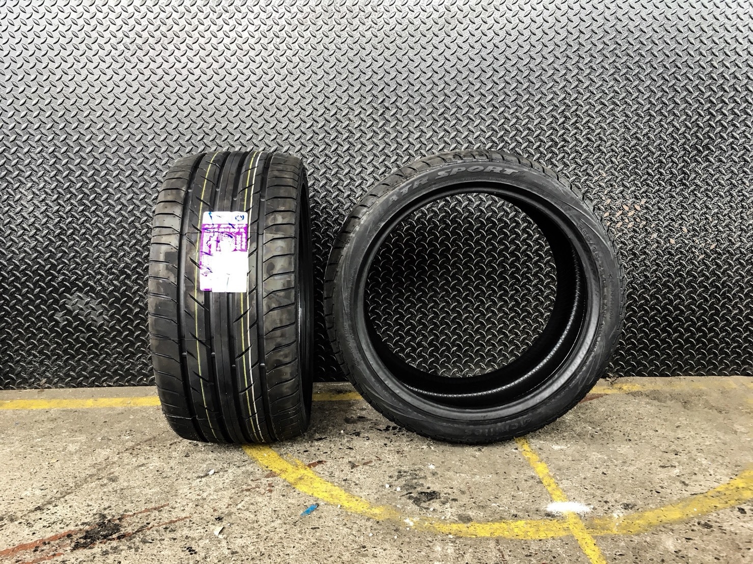 ACHILLES ATR Z 265/35-18 ปี15 มี 14 เส้น ราคาเส้นละ 1900 ปกติ 5500