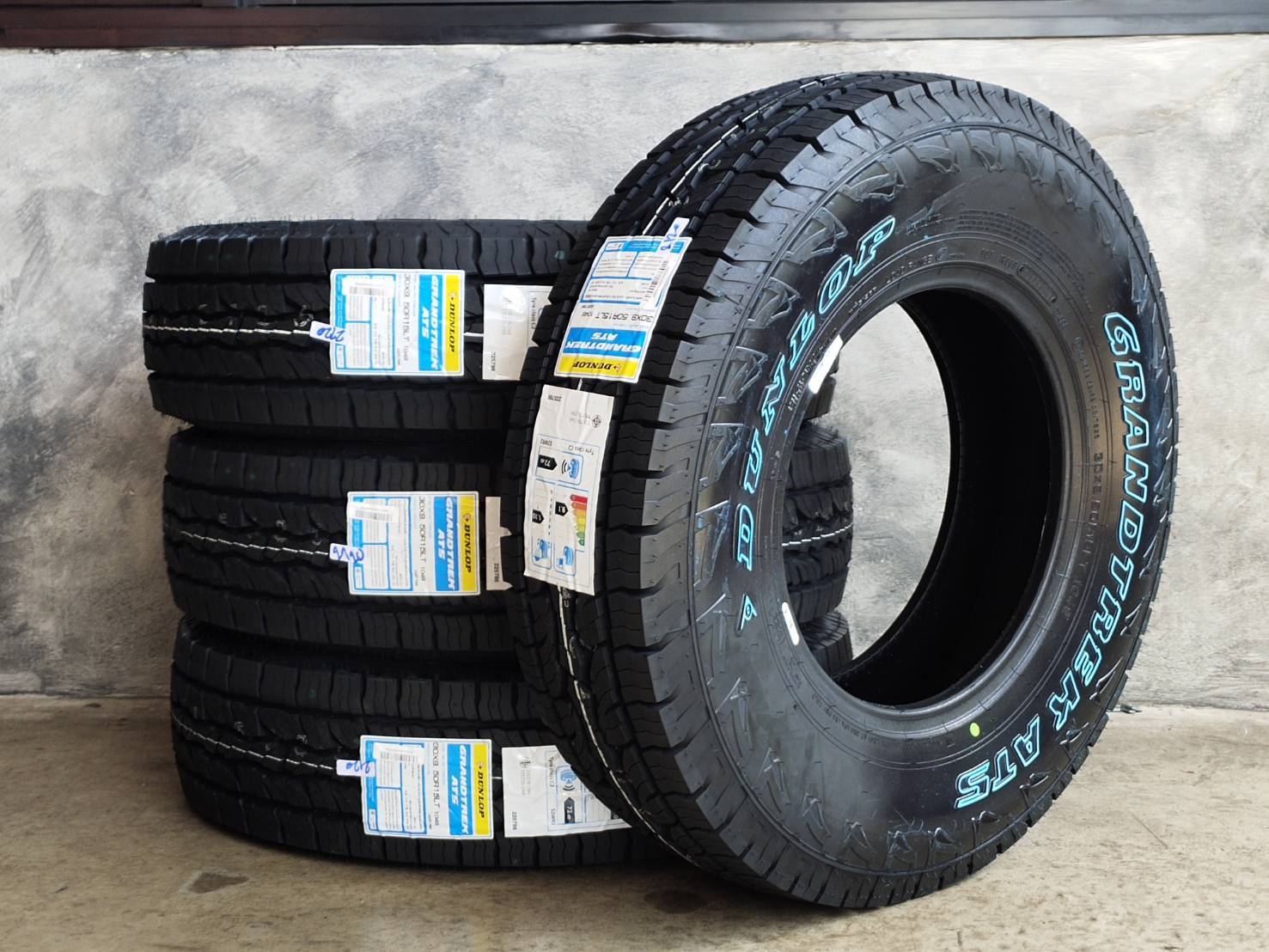 DUNLOP GRANDTREK AT5 30X9.5R15LT ต้องการส่วนลดราคาพิเศษ กรุณาสอบถาม