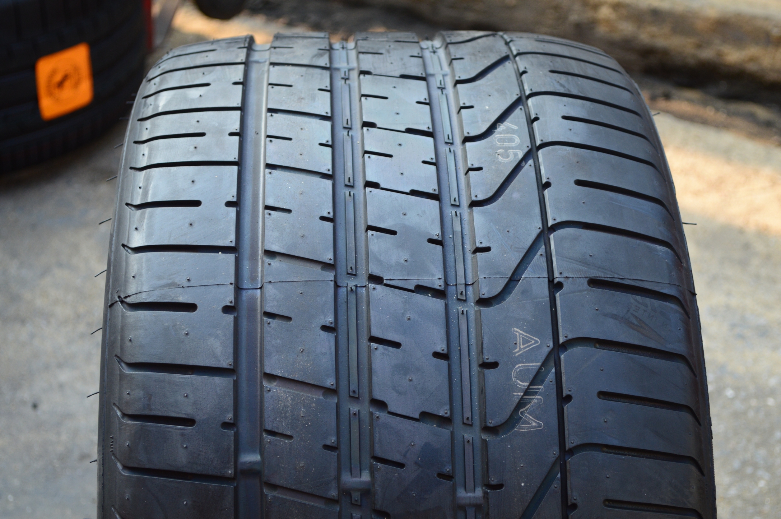 PIRELLI PZERO 305-30-19 เส้น 9800 ปกติ 19800 ราคาพิเศษ