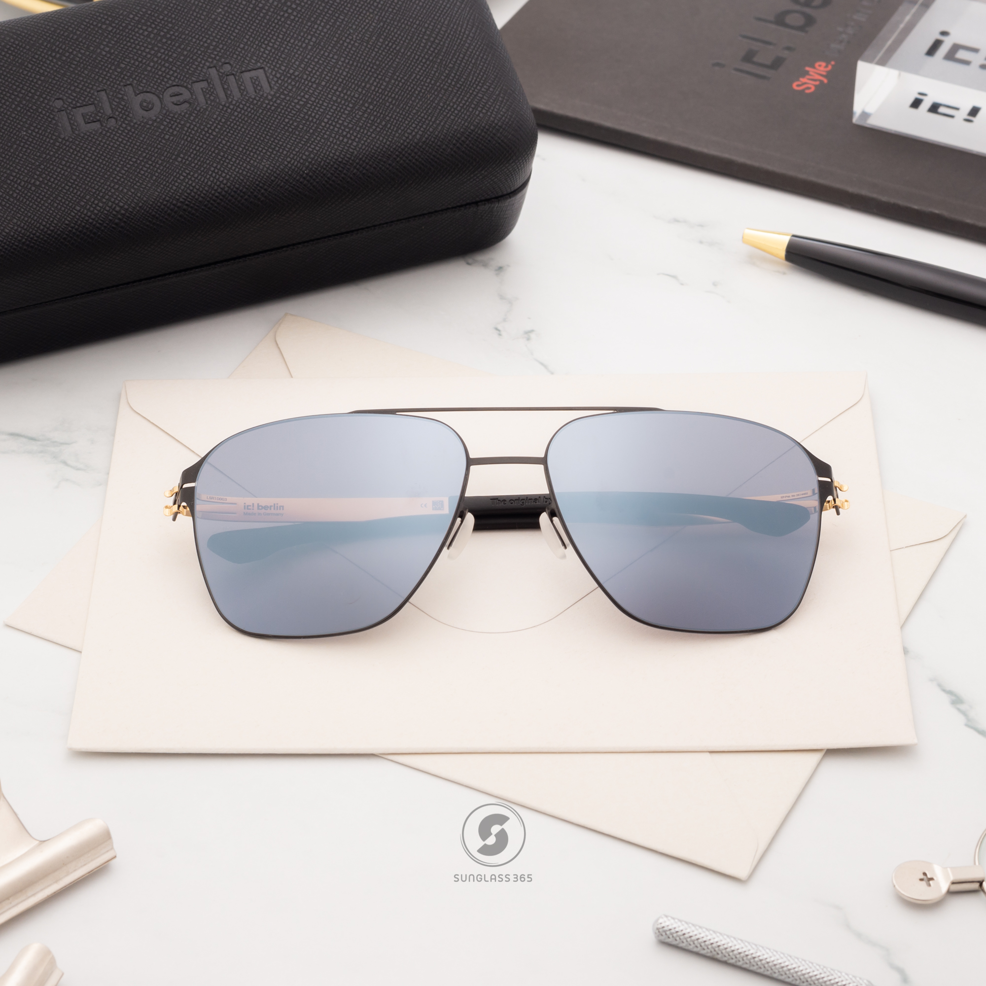 แว่นกันแดด IC BERLIN Jonathan I. Large Gold / Black