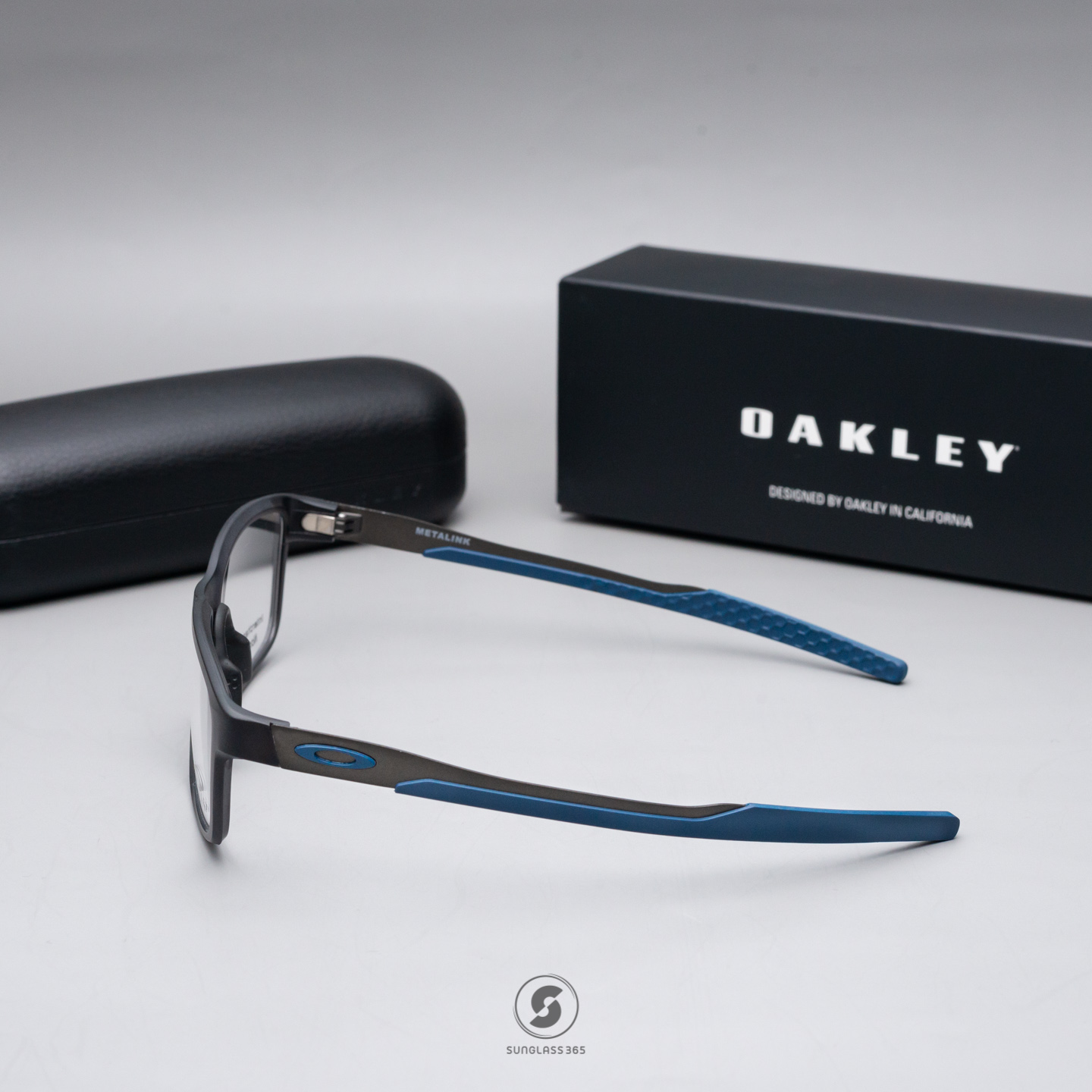 Oakley Metalink OX8153-07 Satin Grey Smoke