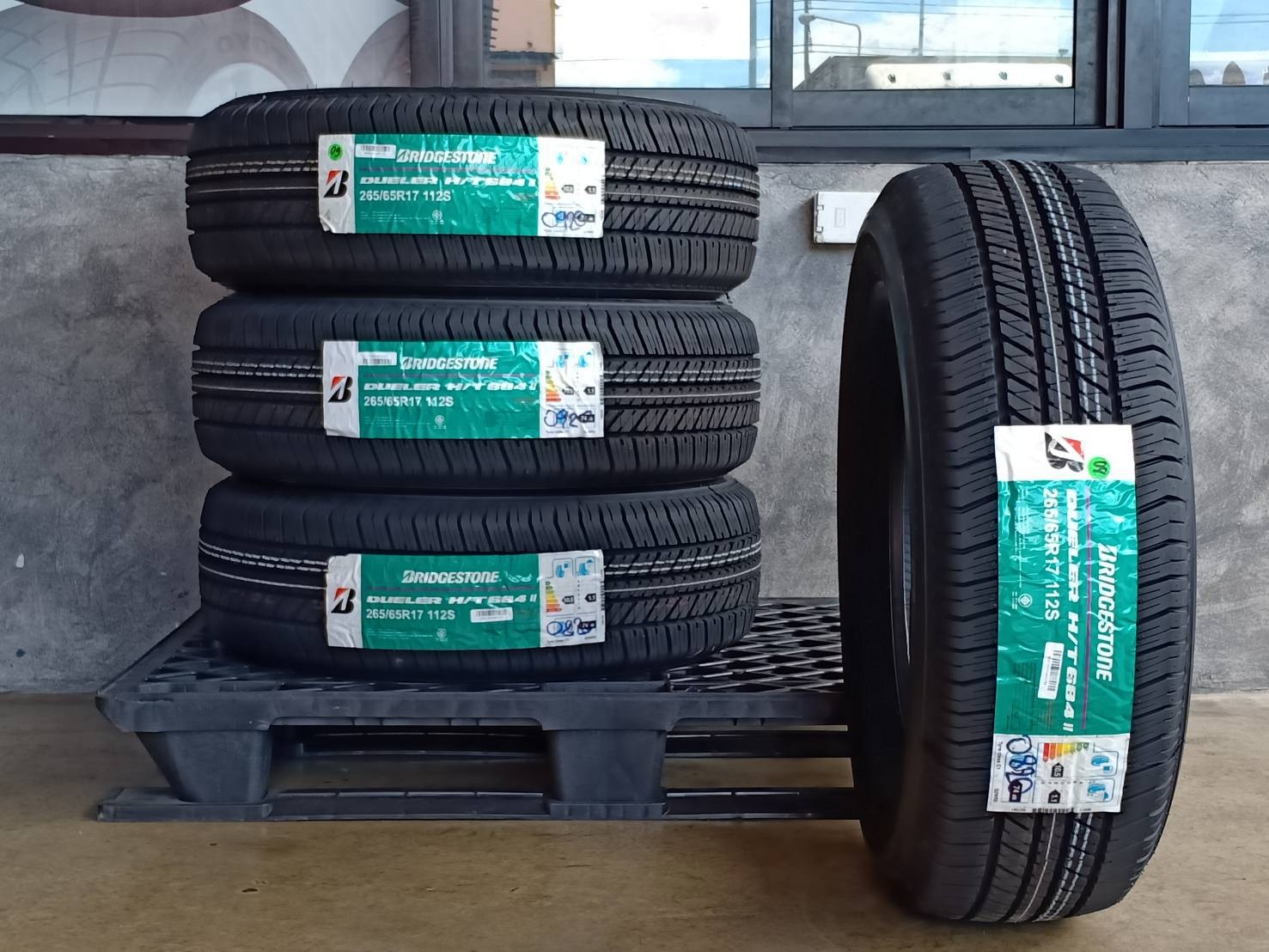 BRIDGESTONE 265/65R17 DUELER H/T 684II 112S MADE IN THAILAND