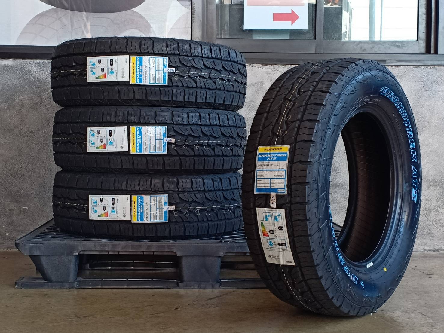 DUNLOP 245/65R17 GRANDTREK AT5 107H (ตัวหนังสือขาว) MADE IN THAILAND