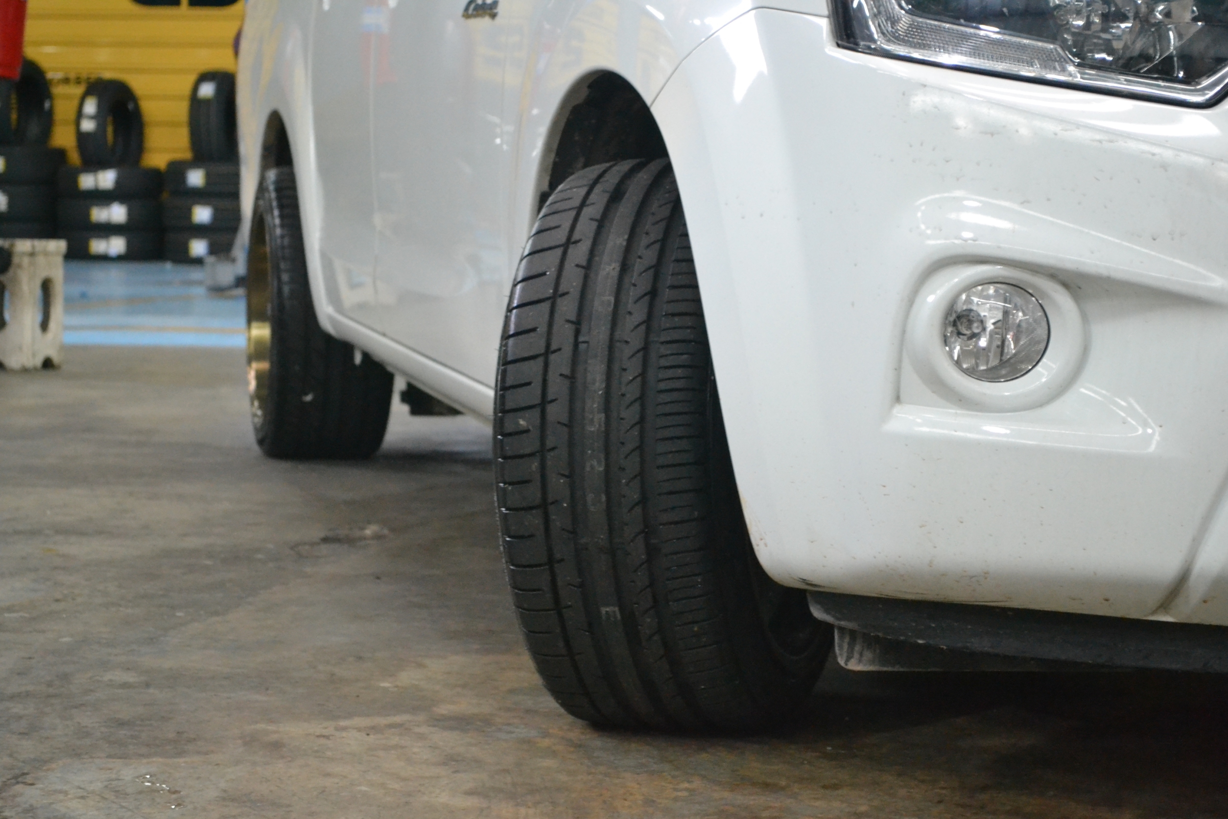 DUNLOP SP SPORT MAXX050+ 235/40R18 ขาย 3750 ปกติ 9000