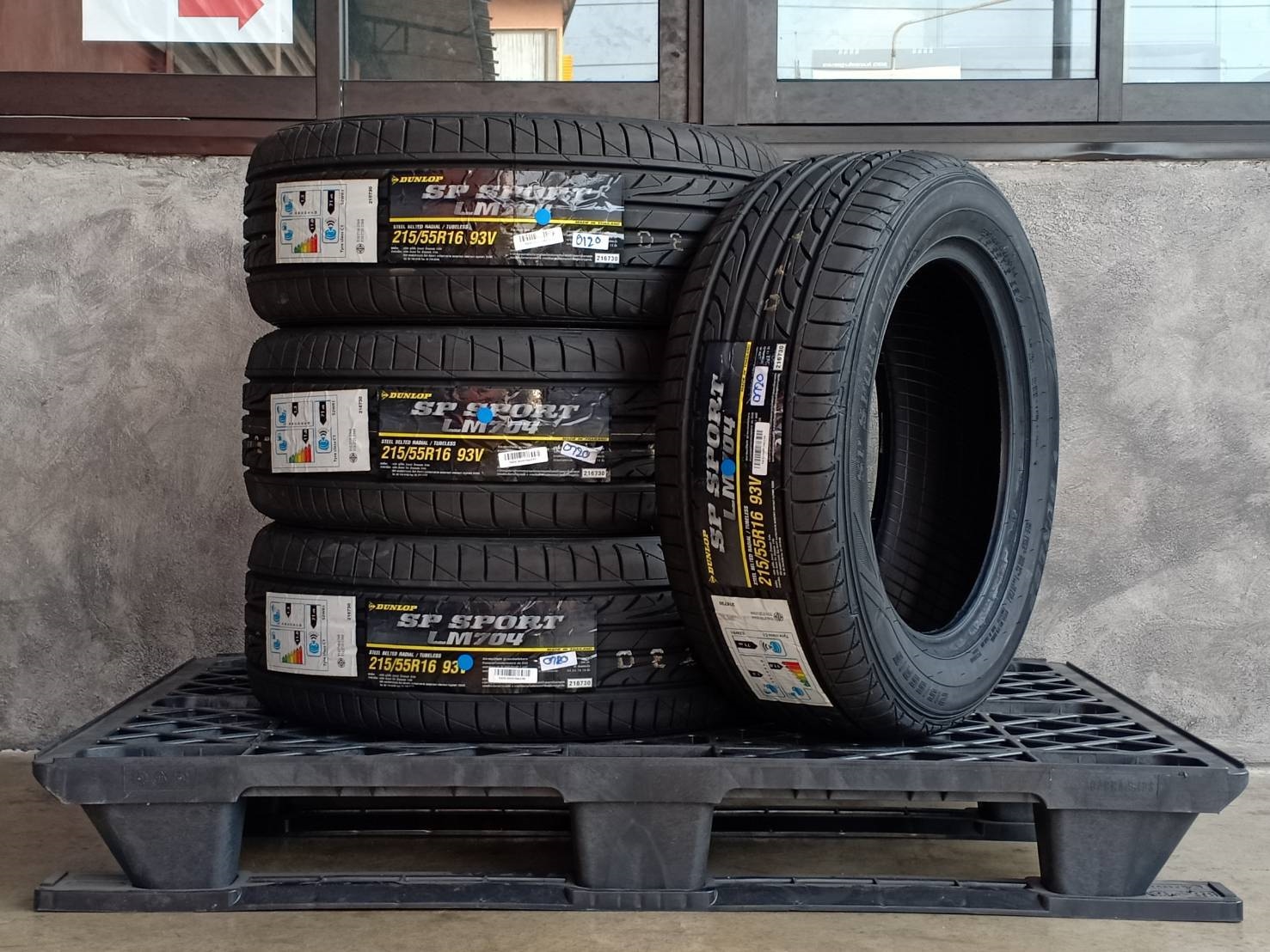 DUNLOP 215/55R16 SP SPORT LM704 93V MADE IN THAILAND