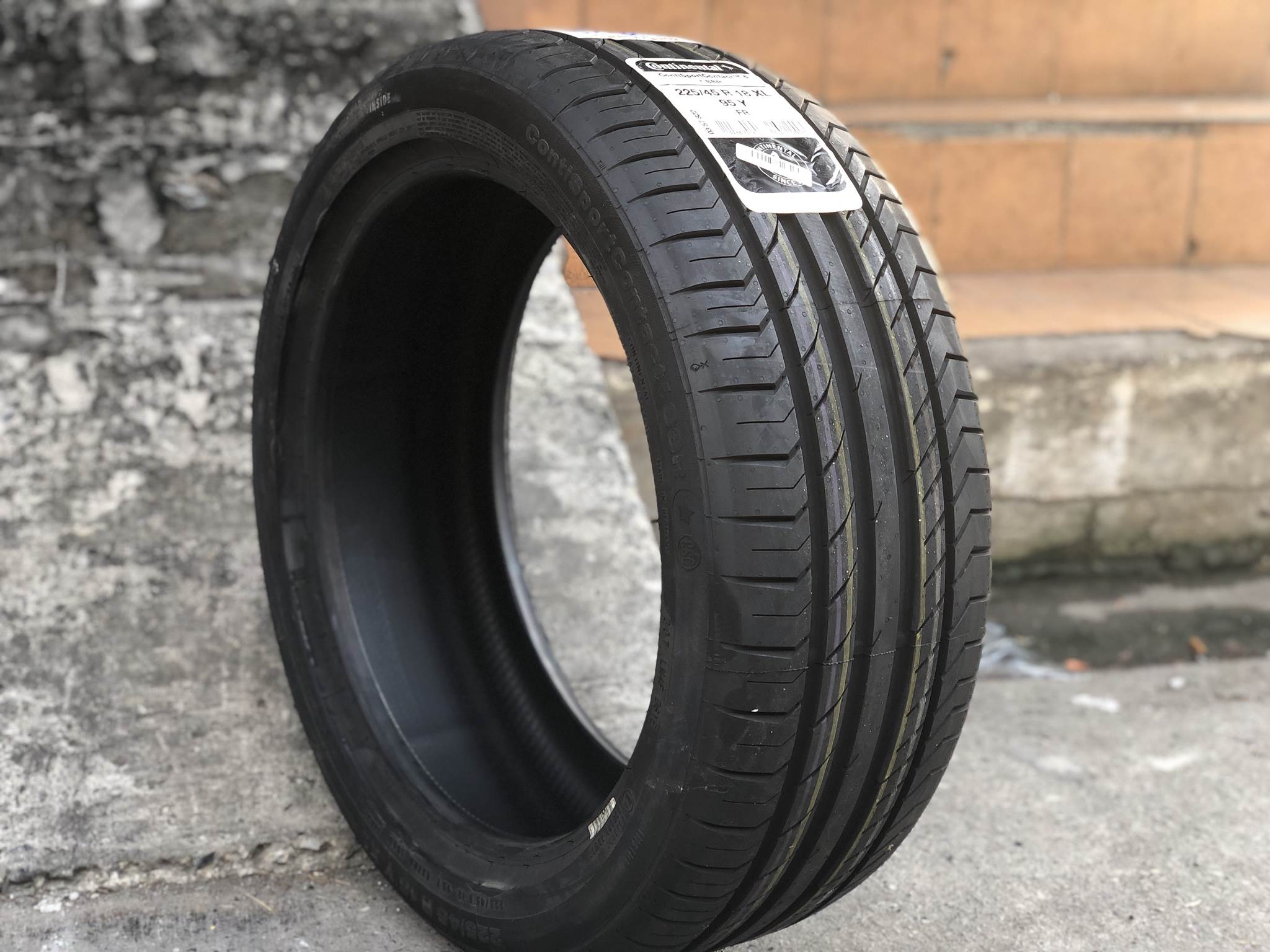 CONTINENTAL CONTACT5 (RUNFLAT) 225/45R18 เส้น 5800 ปกติ 14500 ปี16