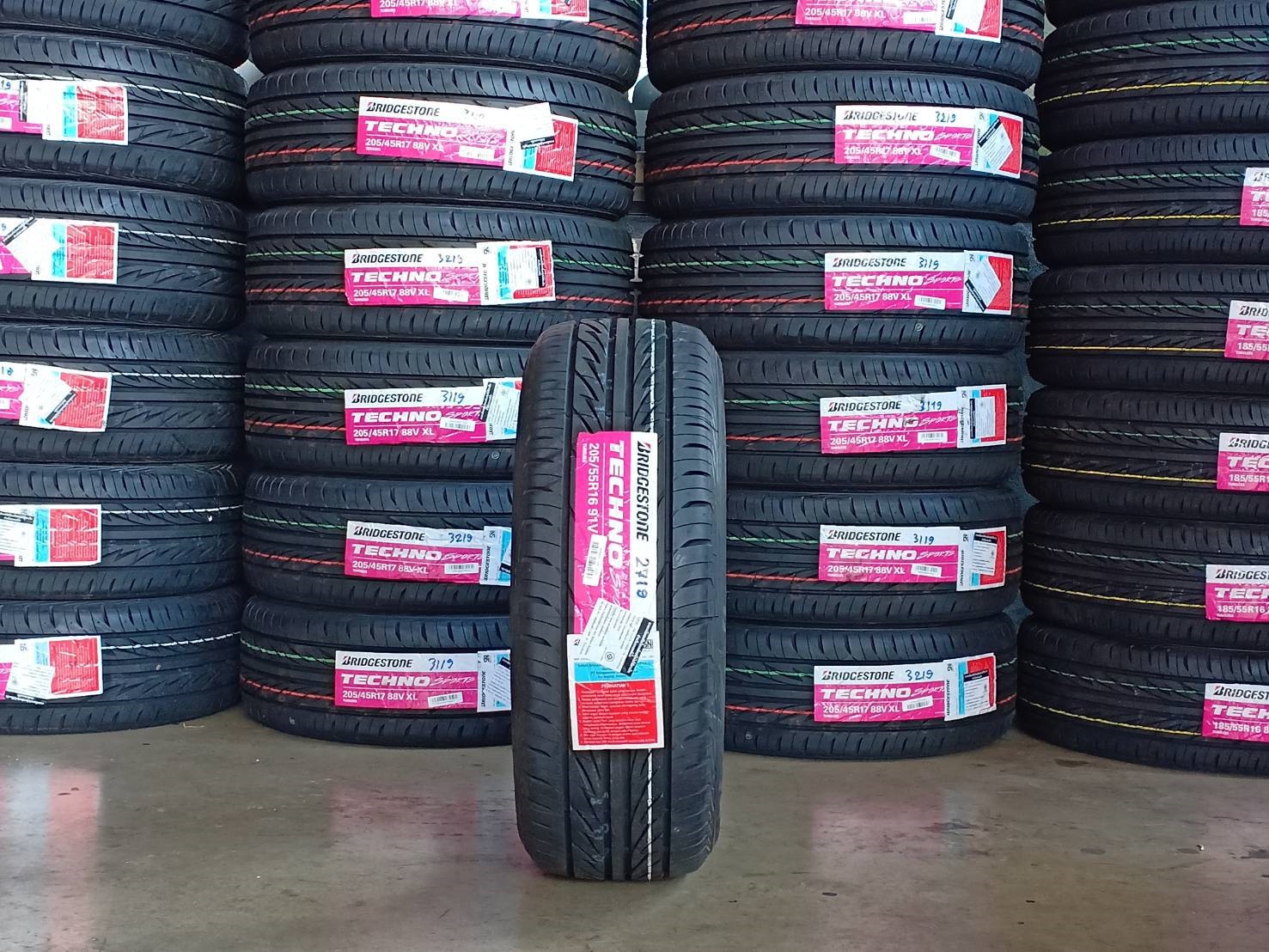 BRIDGESTONE TECHNO SPORTS 205/55-16 ปี19 ราคาพิเศษ