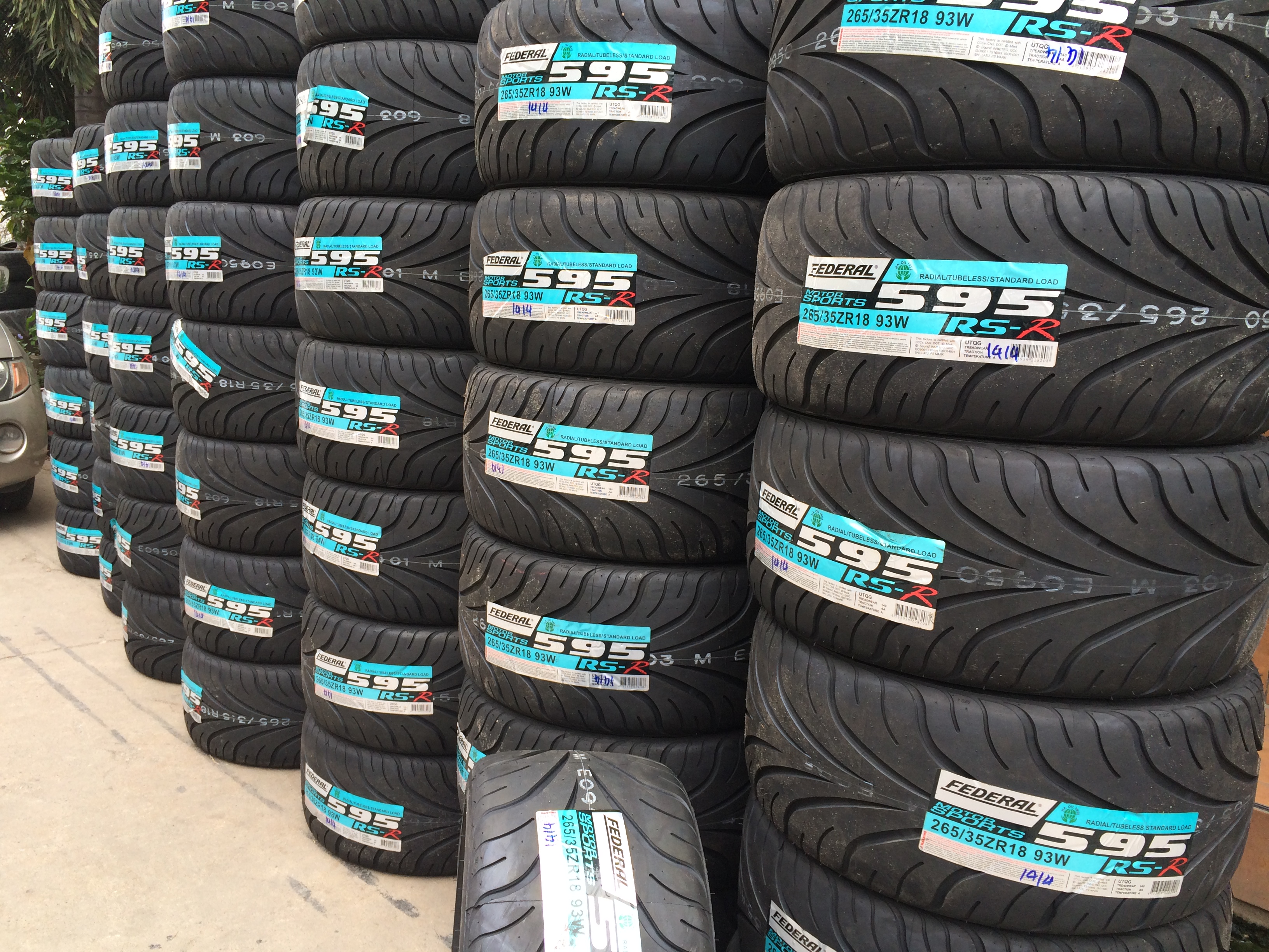 FEDERAL 595 RS-R 285/30R18