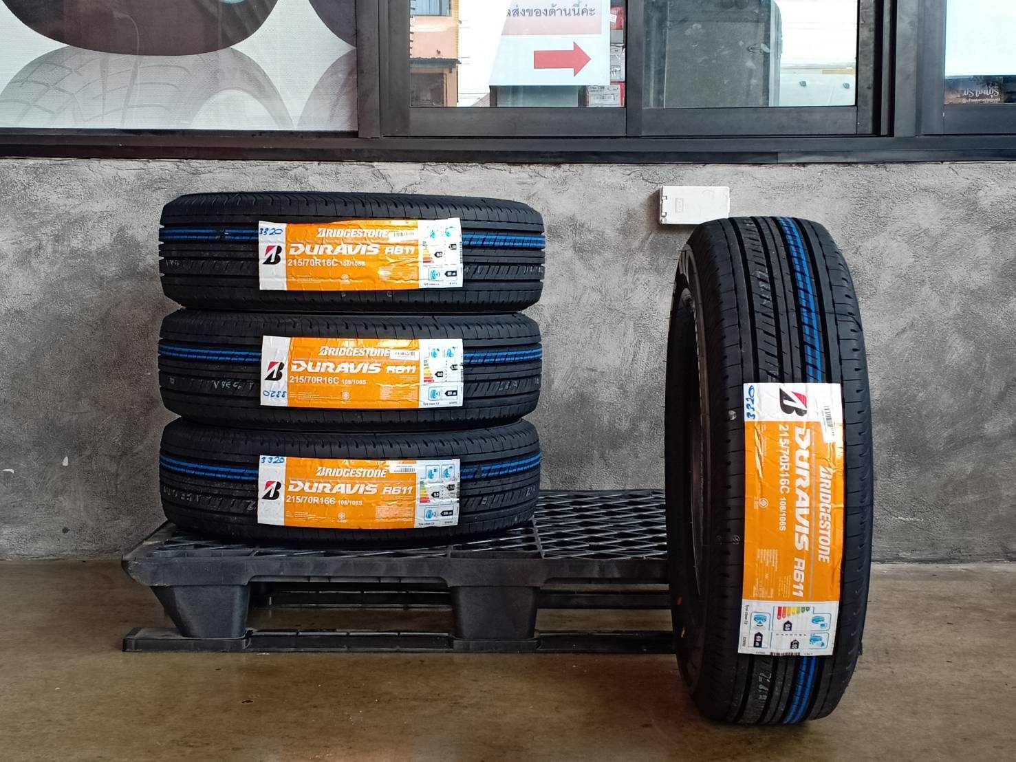 BRIDGESTONE 215/70R16 DURAVIS R611 108/106S MADE IN THAILAND