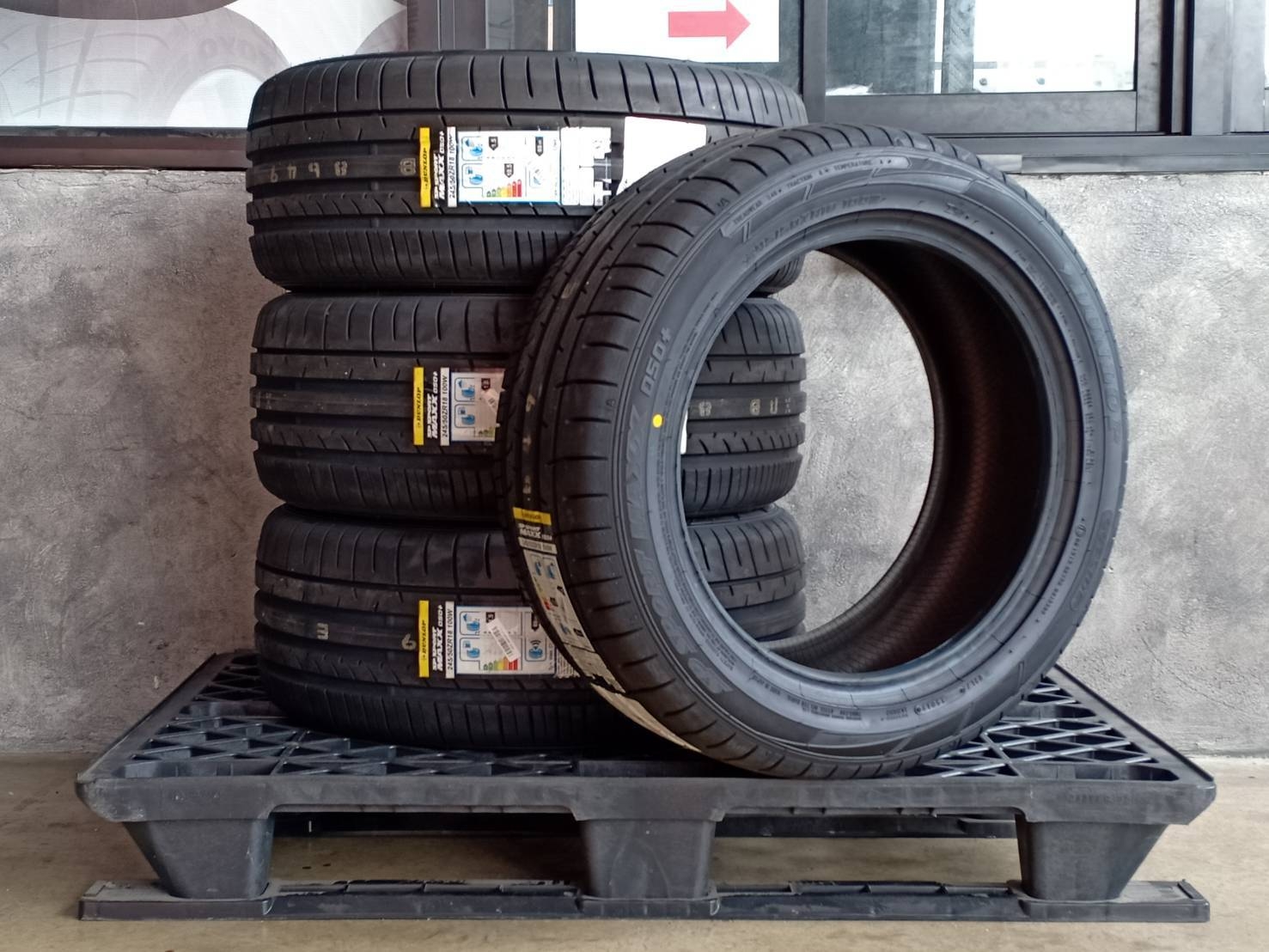 DUNLOP SP SPORT MAXX050 PLSU 245/50ZR18 100W JAPAN