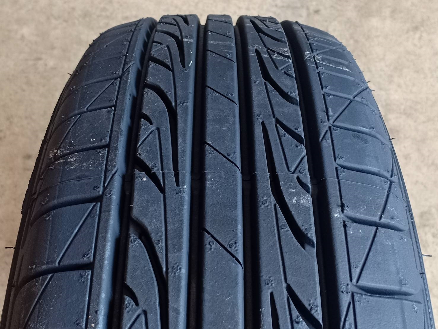 ยางใหม่ปี20 DUNLOP LM704 185/65-15 ราคาพิเศษ