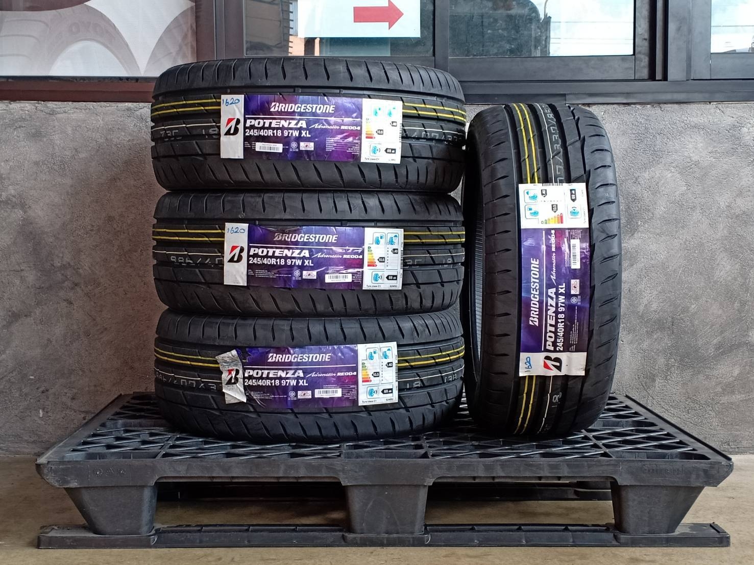 BRIDGESTONE 245/40R18 POTENZA RE004 97W XL MADE IN THAILAND