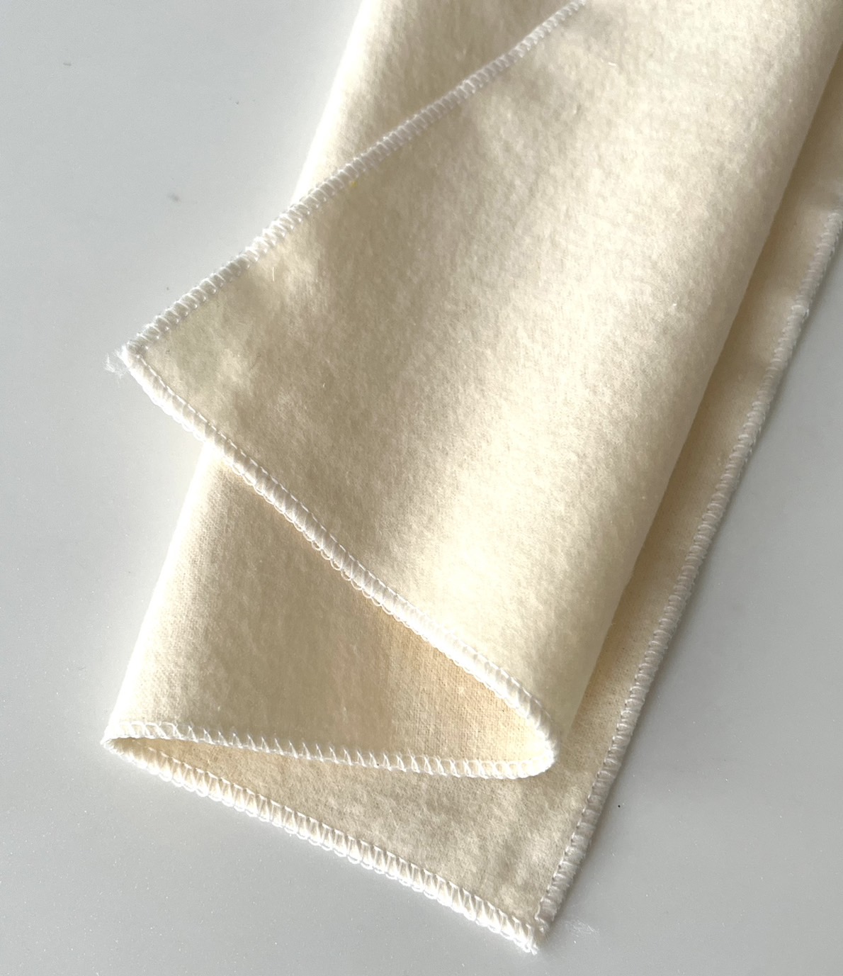 ผ้าสำลีคุณภาพสูง สำหรับเช็ดกระเป๋า รองเท้า เนื้อนุ่ม ซักทำความสะอาดได้ ขนาด 11 * 11 นิ้ว ราคา/1ผืน