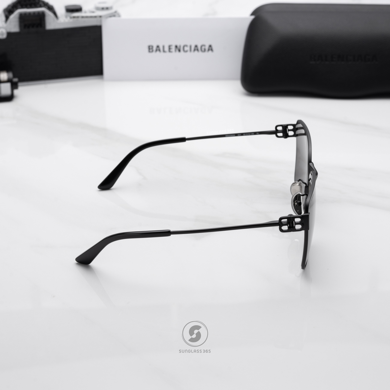 แว่นกันแดด Balenciaga BB0338SK 001