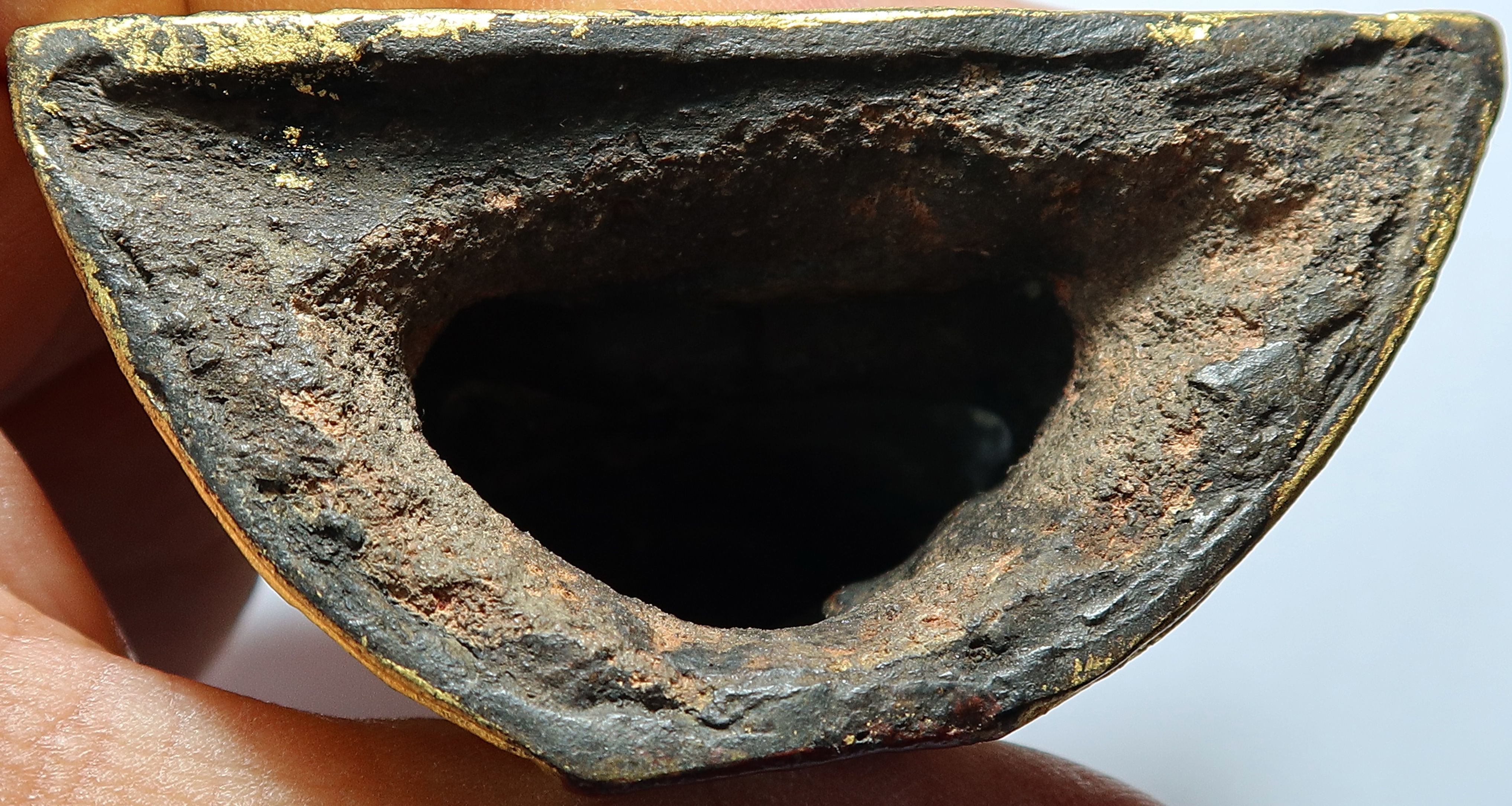 3654 พระสังกัจจายน์ สมัยรัตนโกสินทร์ เนื้อทองเหลือง อุดดินไทย ปิดทองแท้ - ปิดทองใหม่ หน้าตัก 1.9 นิ้ว ฐานกว้าง 2.9 ซ.ม. สูง 2.9 ซ.ม.