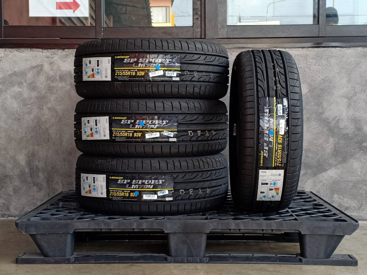 DUNLOP 215/55R16 SP SPORT LM704 93V MADE IN THAILAND
