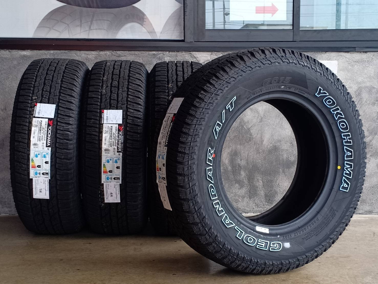 YOKOHAMA 265/65R17 GEOLANDAR A/T G015 110T (ตัวหนังสือขาว) MADE IN THAILAND