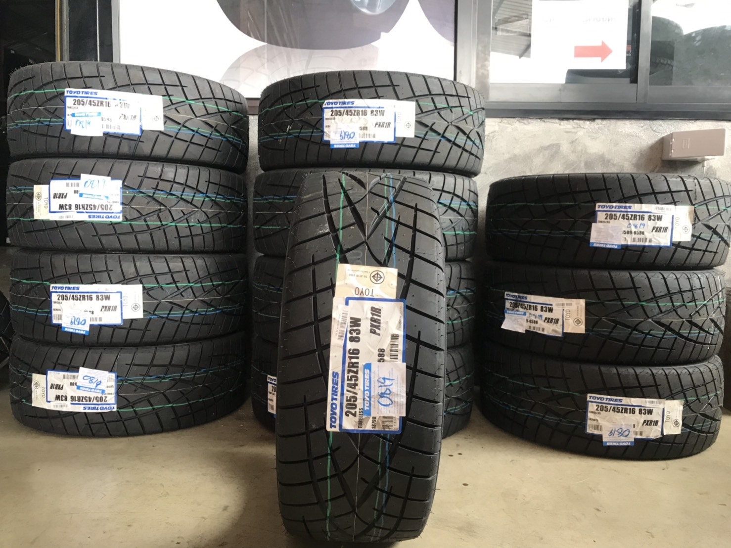 ยางใหม่ TOYO R1R 205/45-16 ราคาถูก