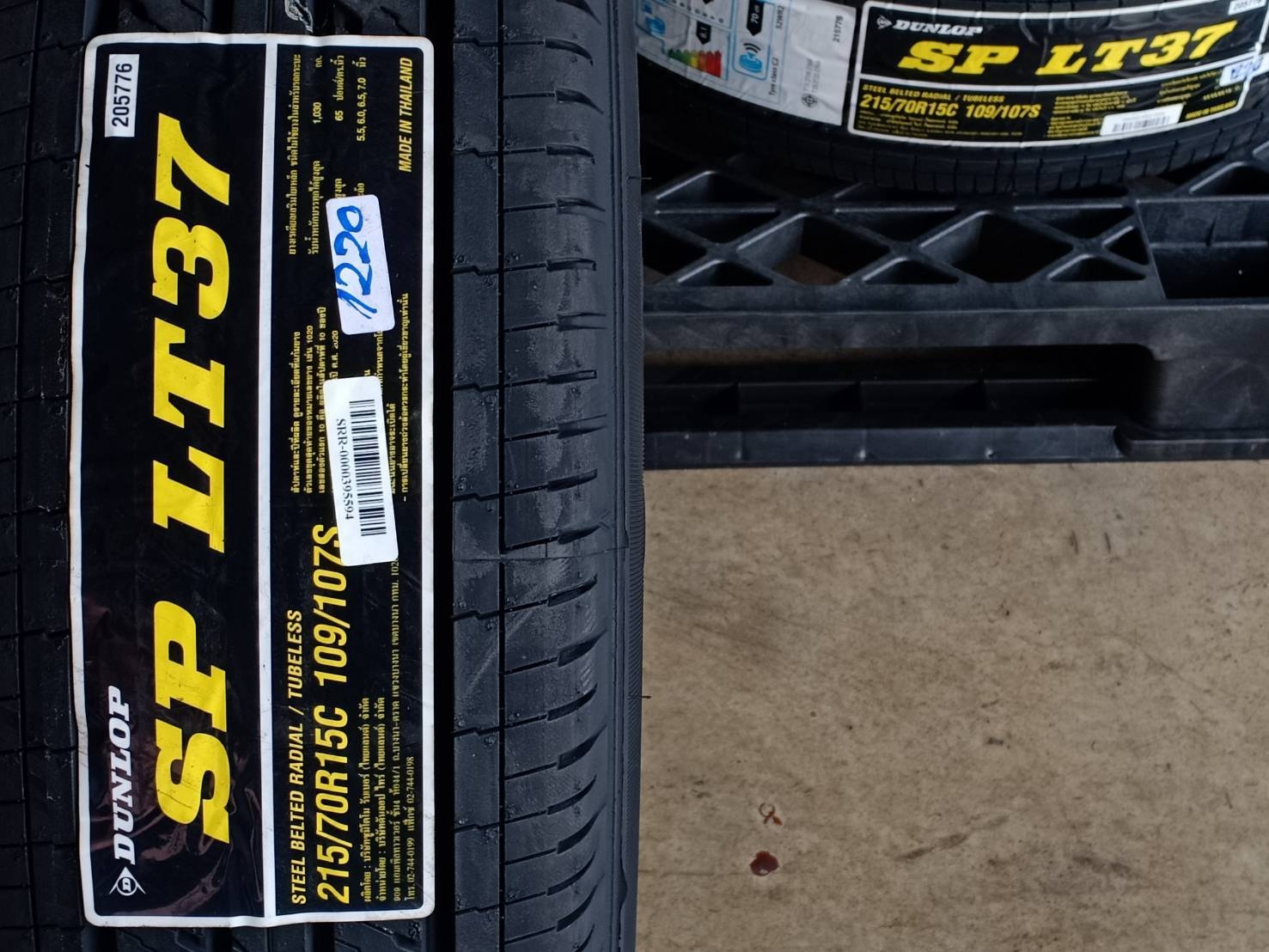 DUNLOP 215/70R15 SP LT37 109/107S MADE IN THAILAND