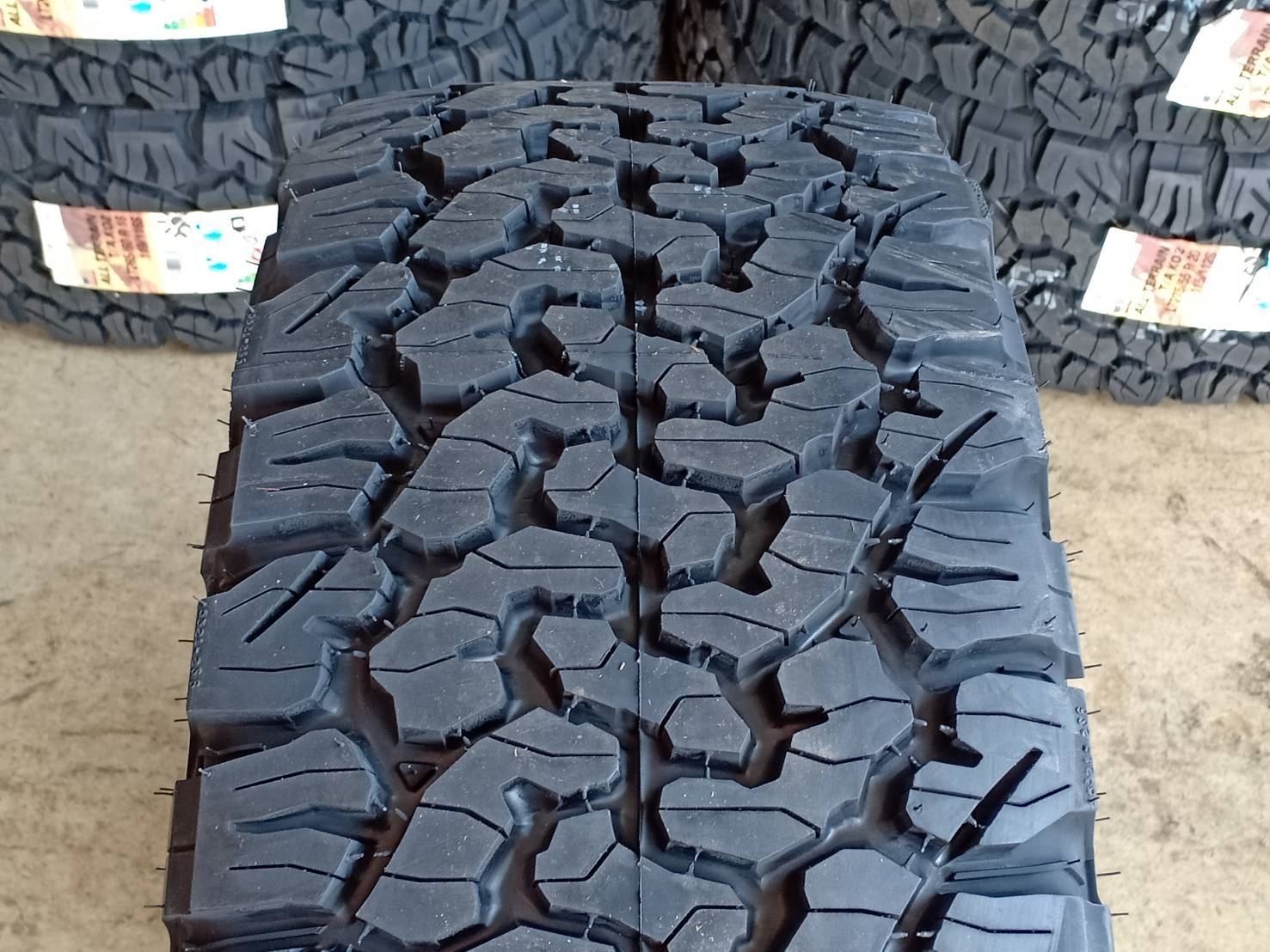 ยางใหม่ BF GOOFRICH KO2 265/60-18 ปี19 ซื้อครบ4เส้น รับส่วนลด 1000 บาท