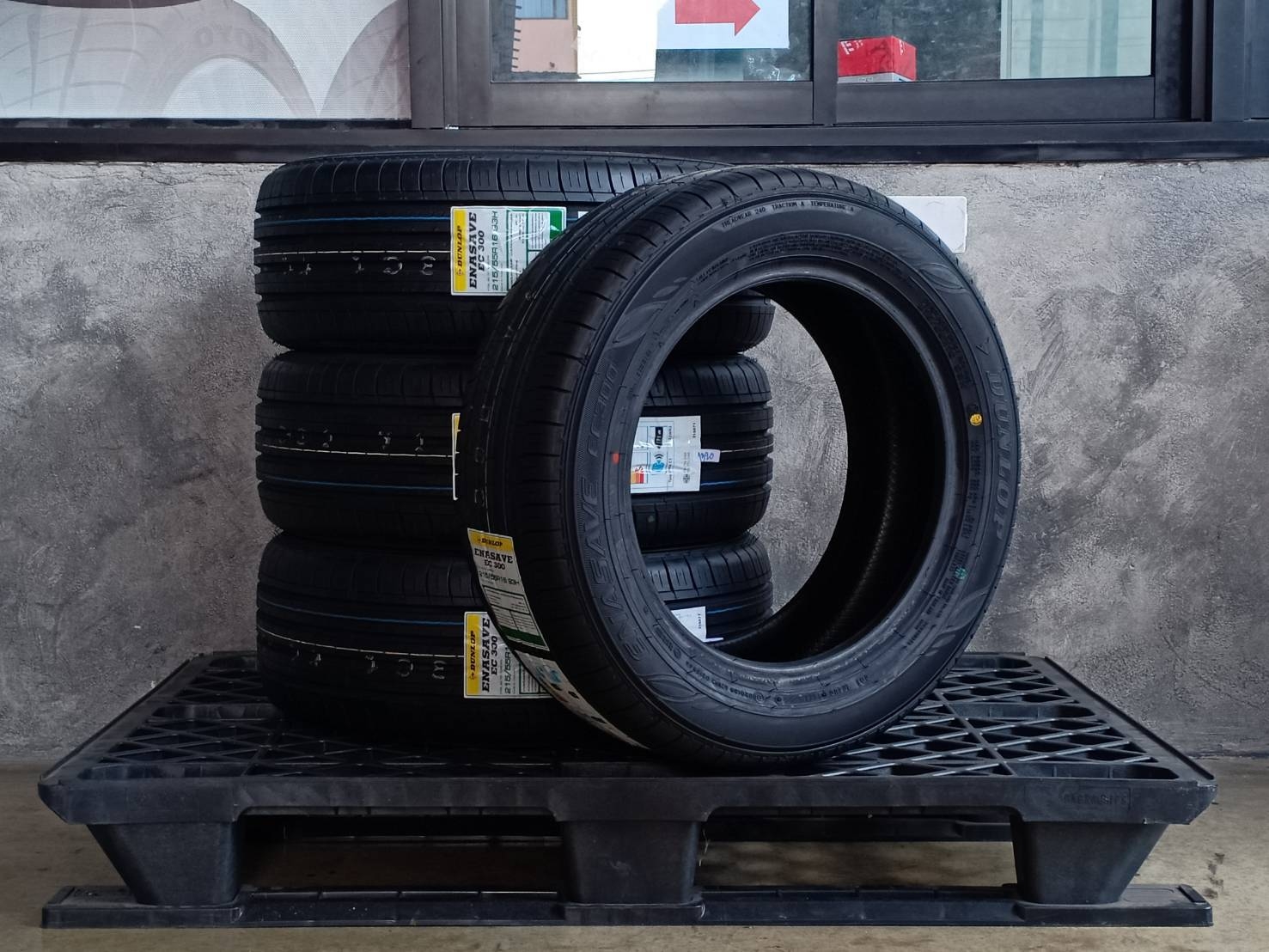DUNLOP 215/55R16 ENASAVE EC 300 93H MADE IN THAILAND