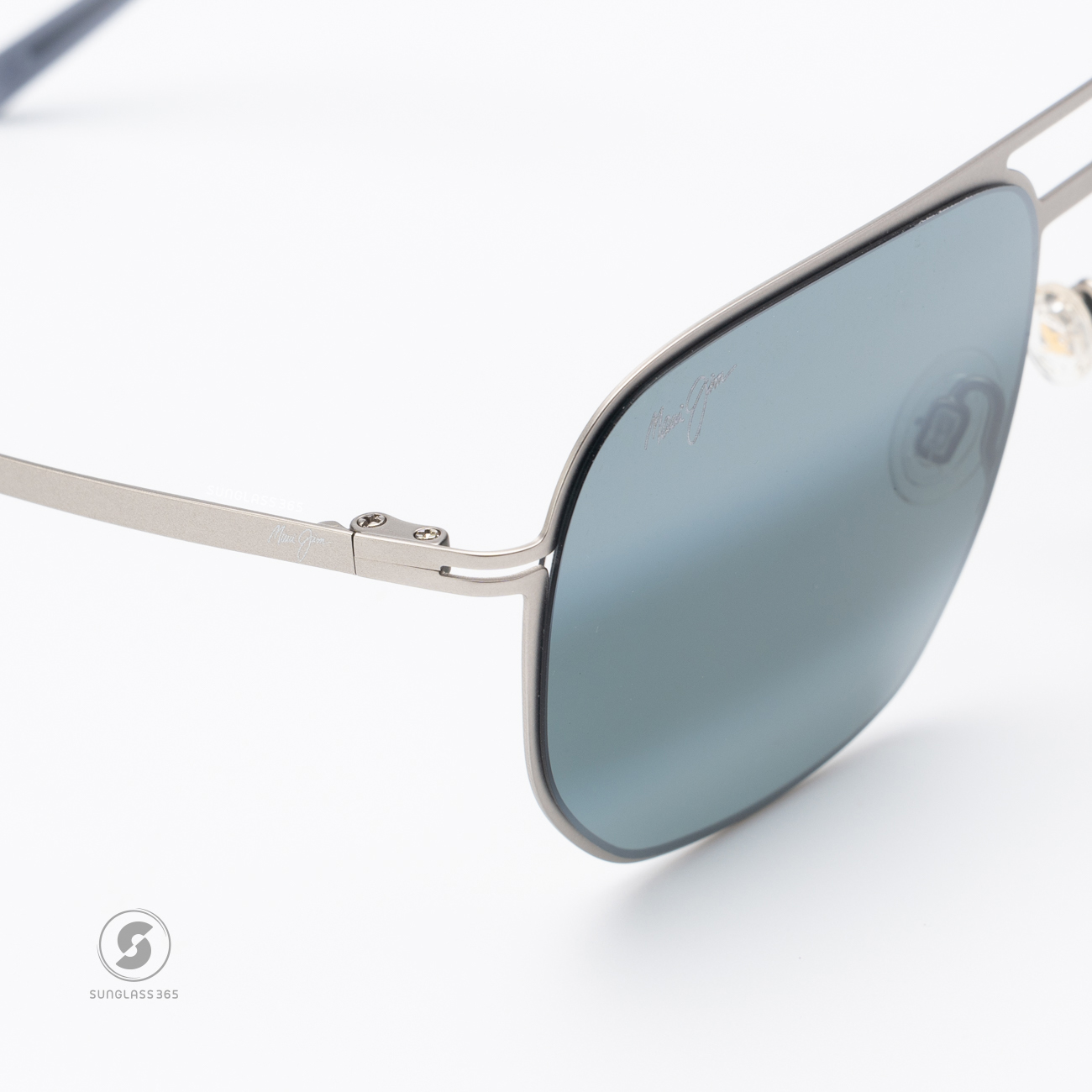 แว่นกันแดด Maui Jim SHARK'S COVE MJ 605 17 Neutral Grey