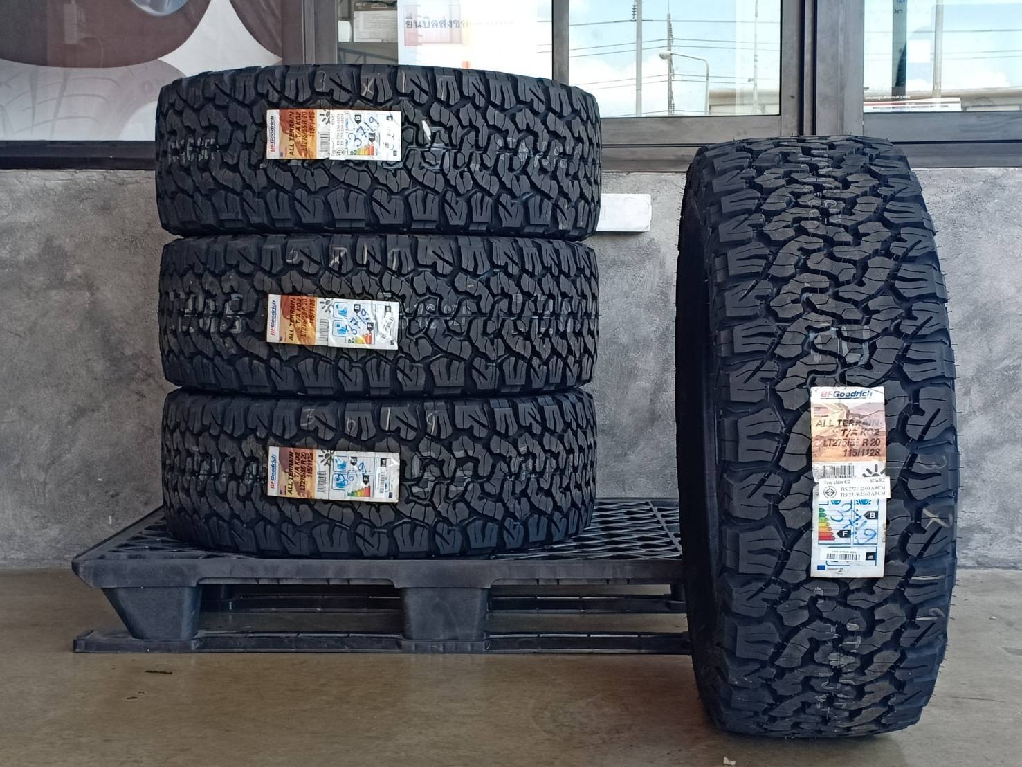 BF-GOODRICH 275/55R20 ALL TERRAIN T/A KO2 115/112S 8PR (ตัวหนังสือดำ) MADE IN U.S.A.