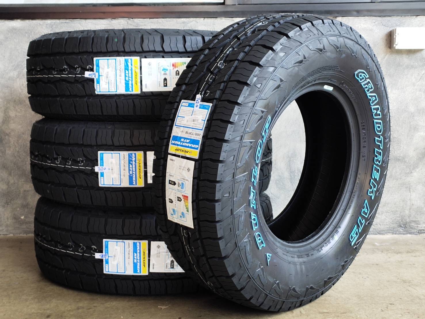 DUNLOP GRANTREK AT5 265/70R16ต้องการส่วนลดราคาพิเศษ กรุณาสอบถาม