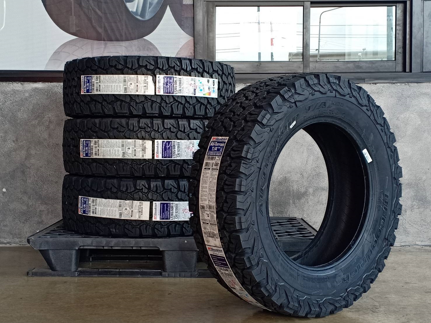 BF-GOODRICH 265/60R18 ALL TERRAIN T/A KO2 119/116S 810PR (ตัวหนังสือดำ) MADE IN U.S.A.