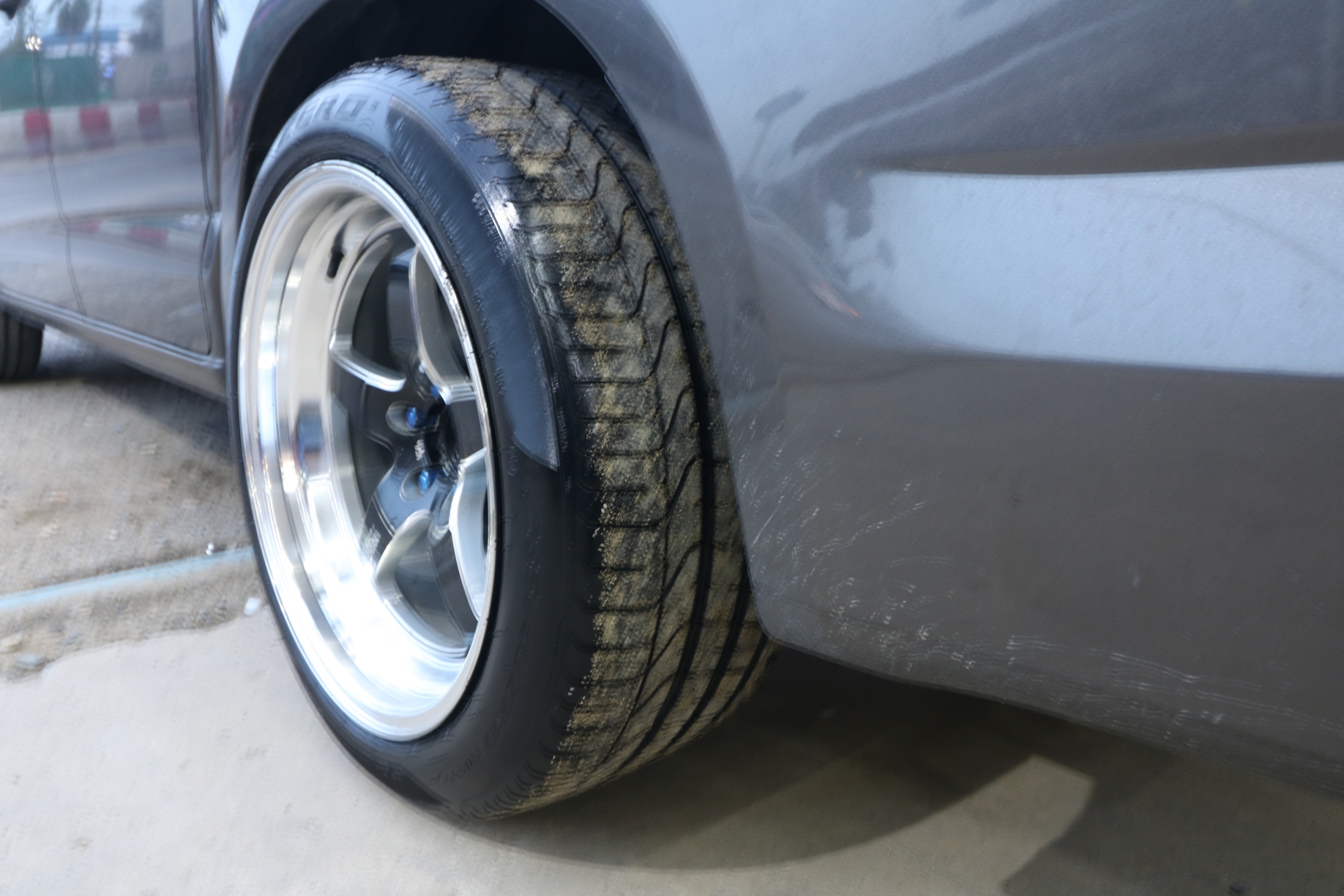 PIRELLI PZERO 285/40-19 เสน้ 3,xxx ปกติ 20000 ยางใหม่ปี16 ลดราคาพิเศษ