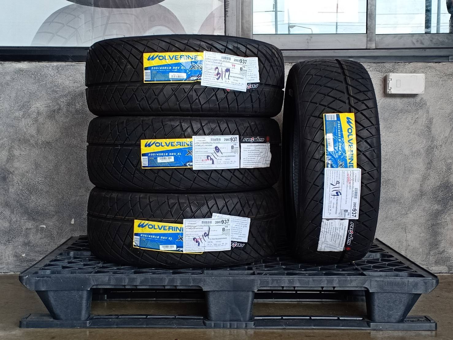 RAIDEN WOLVERINE X402 235/45R18