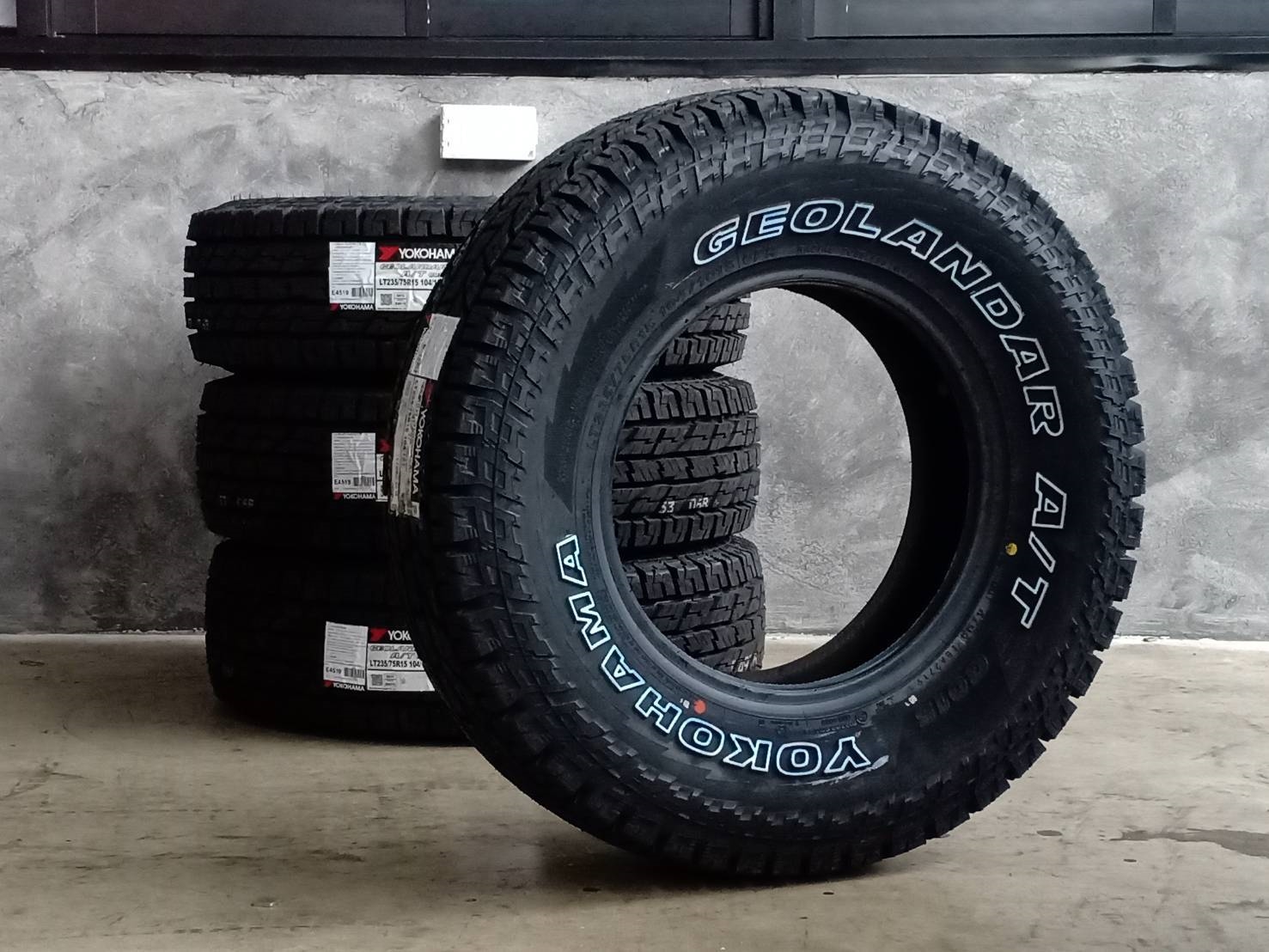 YOKOHAMA G015 235/75-15 ปี19 ราคาพิเศษ